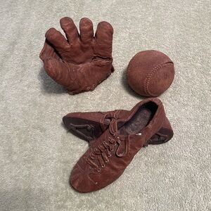 Vintage Keypoint Baseball Decor Set – 3 Pieces